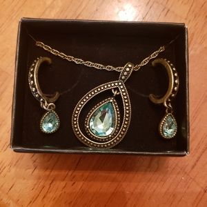 Vintage Avon Necklace Blissful Blues Drop Pendant Gift Set